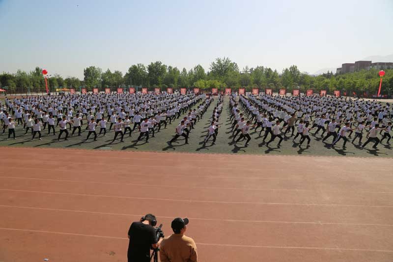 献礼20年校庆！明德学院举办第十七届体育文化节