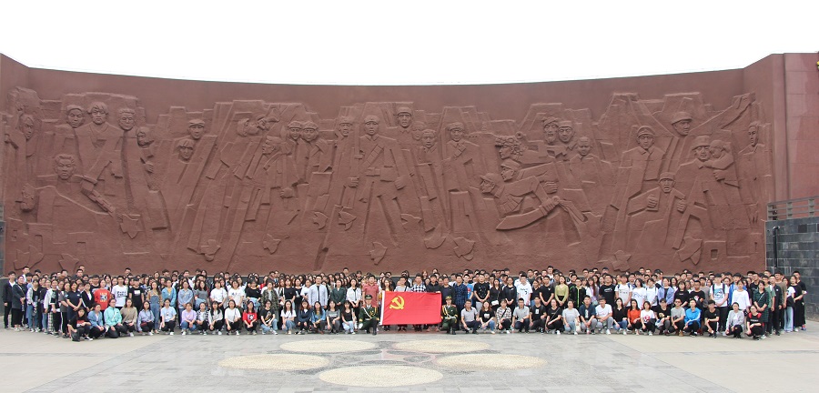 明德学院组织师生参加《西安日报》“西安解放70周年”主题活动 明德学院组织师生参加《西安日报》“西安解放70周年”主题活动