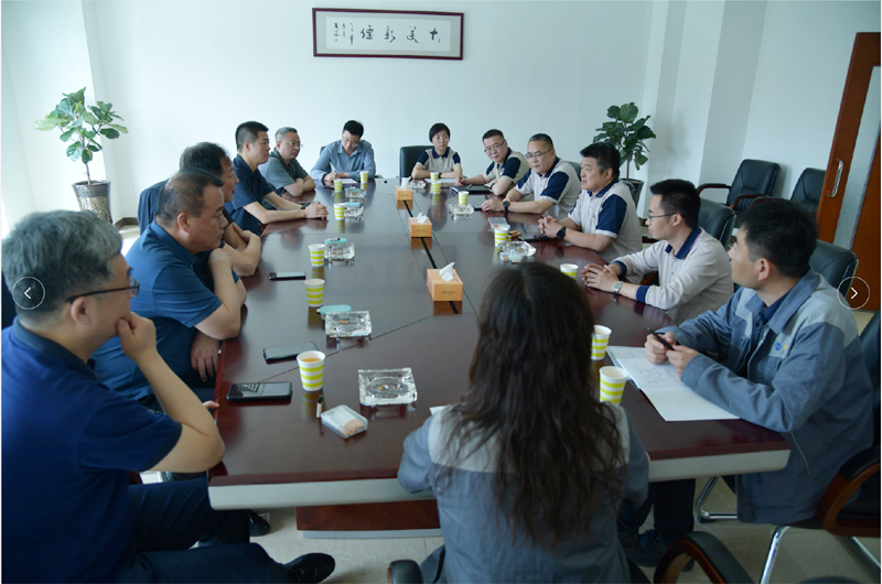 集团总裁袁汉辉带队赴新疆卷烟厂调研 集团总裁袁汉辉带队赴新疆卷烟厂调研