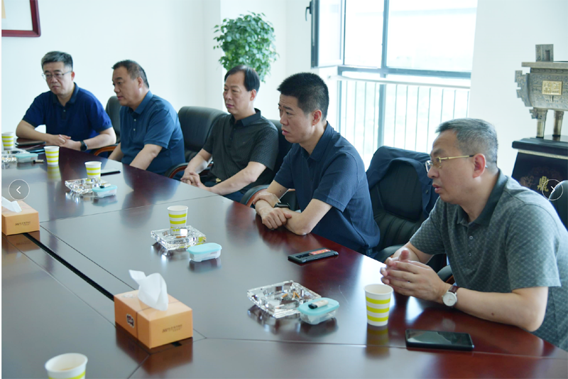 集团总裁袁汉辉带队赴新疆卷烟厂调研 集团总裁袁汉辉带队赴新疆卷烟厂调研