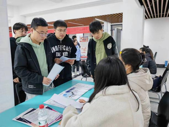 稳就业 谋合作 促供需 西安明德理工学院举办西安市高新区人才引进专场招聘会 稳就业 谋合作 促供需 西安明德理工学院举办西安市高新区人才引进专场招聘会