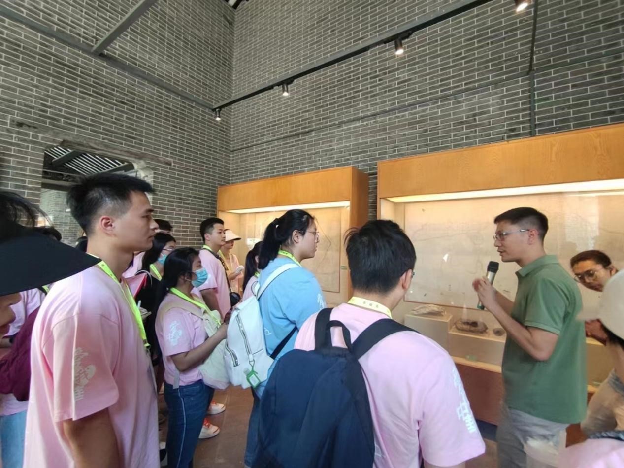 赤胆忠心强教育 同心共筑中国梦 赤胆忠心强教育 同心共筑中国梦