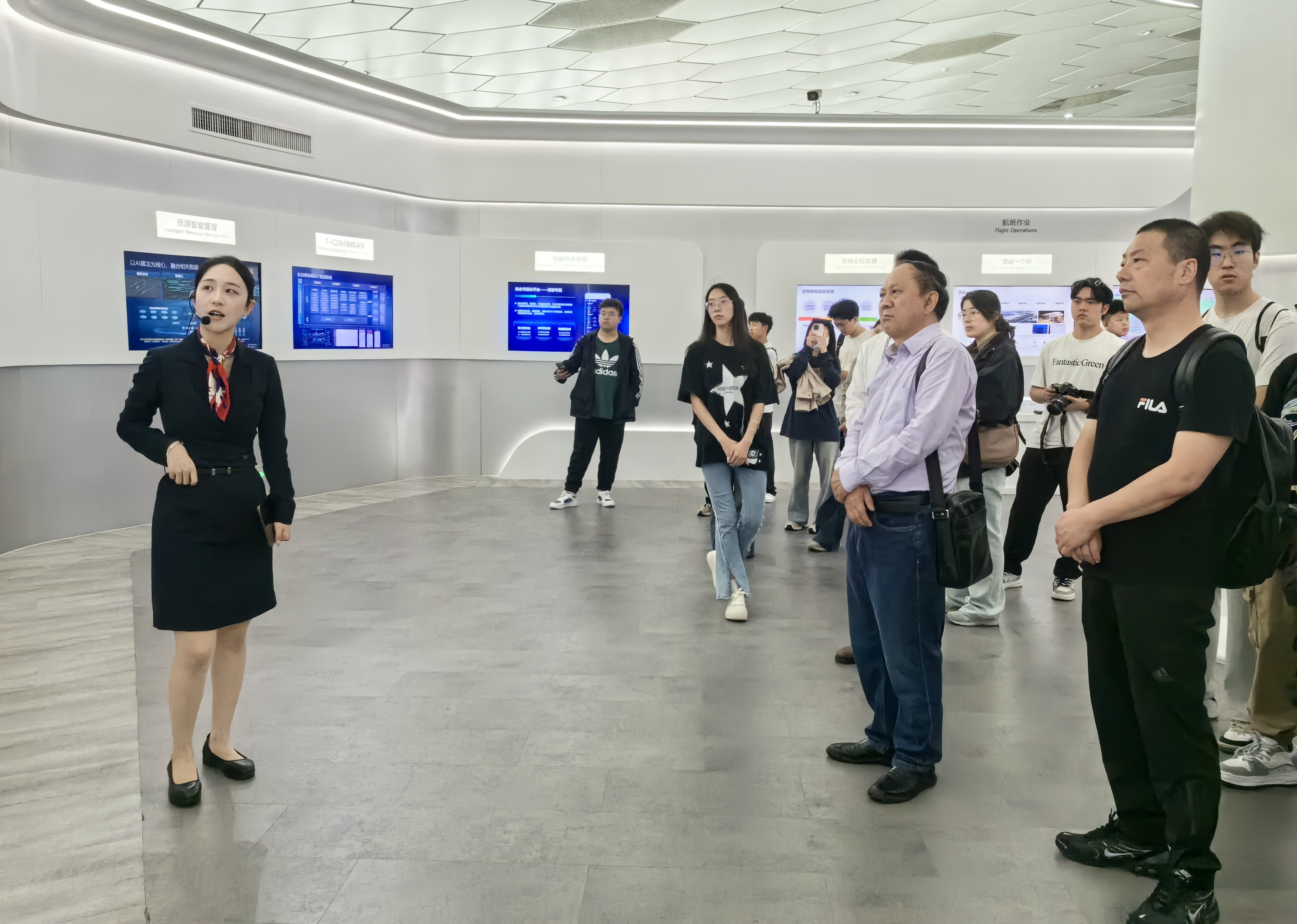 燃情五月 活出梦想——明德师生赴港参加2024青年梦想家交流营活动 燃情五月 活出梦想——明德师生赴港参加2024青年梦想家交流营活动