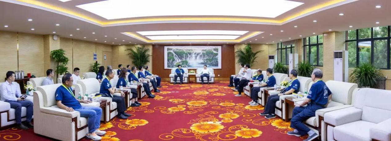 “爱我中华”青年大汇聚火车团历史文化探索之旅抵陕 省政协副主席杨冠军在明德学院会见成员代表 “爱我中华”青年大汇聚火车团历史文化探索之旅抵陕 省政协副主席杨冠军在明德学院会见成员代表