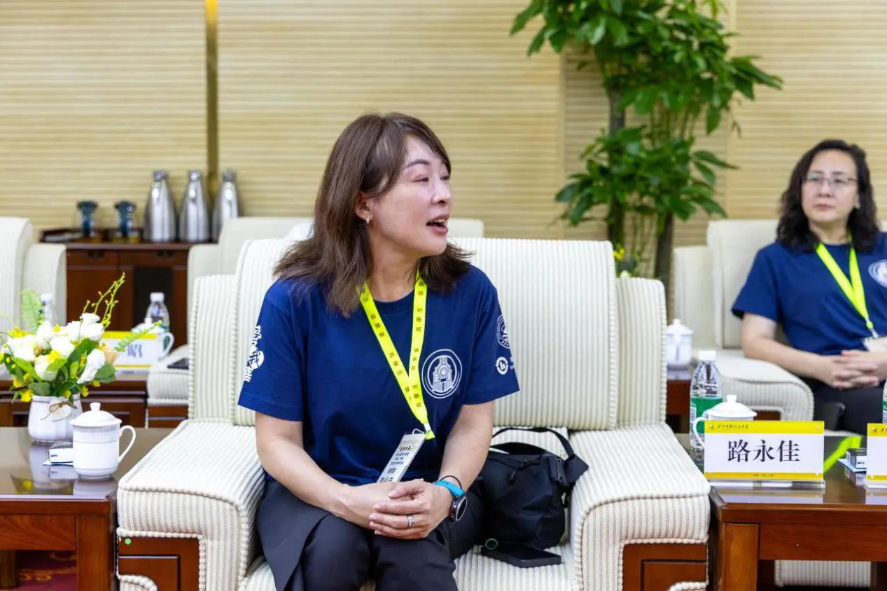 “爱我中华”青年大汇聚火车团历史文化探索之旅抵陕 省政协副主席杨冠军在明德学院会见成员代表 “爱我中华”青年大汇聚火车团历史文化探索之旅抵陕 省政协副主席杨冠军在明德学院会见成员代表