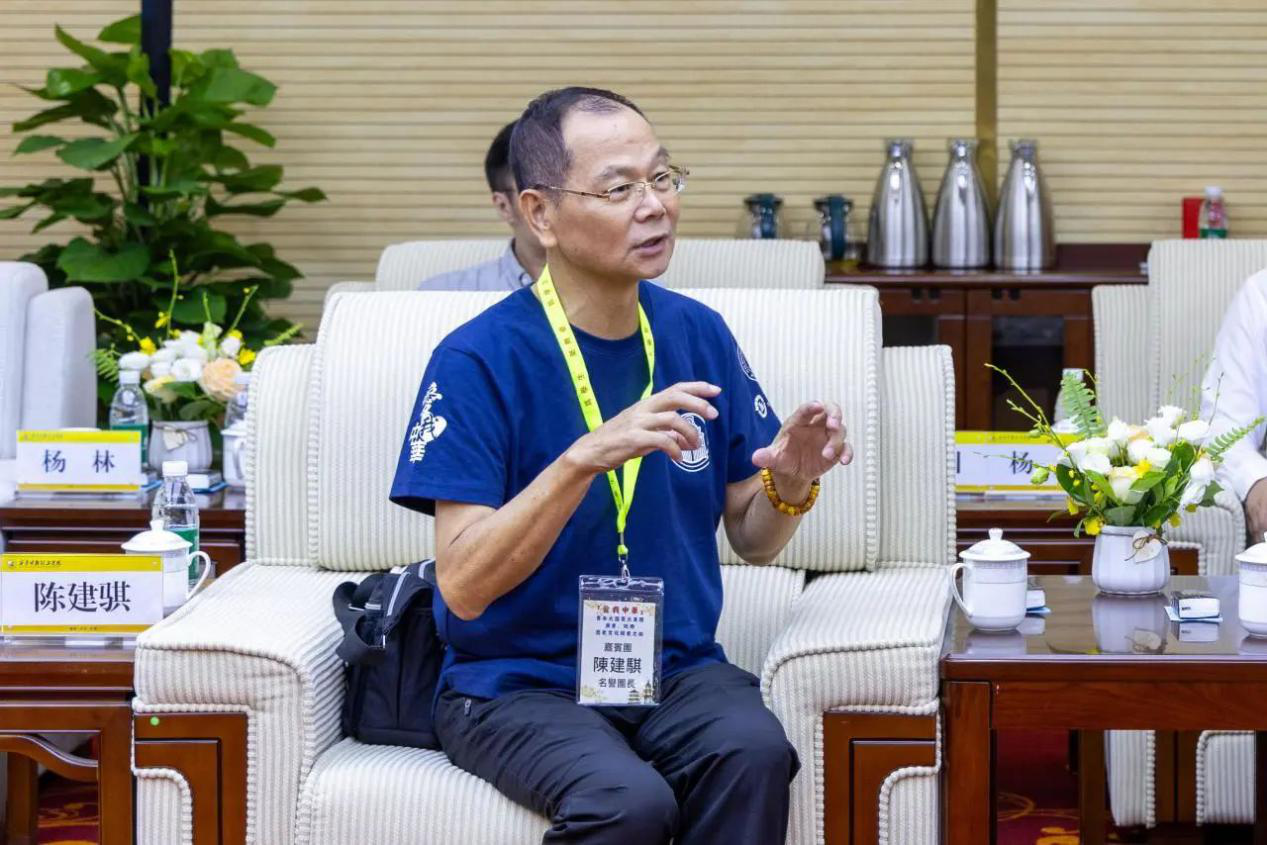 “爱我中华”青年大汇聚火车团历史文化探索之旅抵陕 省政协副主席杨冠军在明德学院会见成员代表 “爱我中华”青年大汇聚火车团历史文化探索之旅抵陕 省政协副主席杨冠军在明德学院会见成员代表