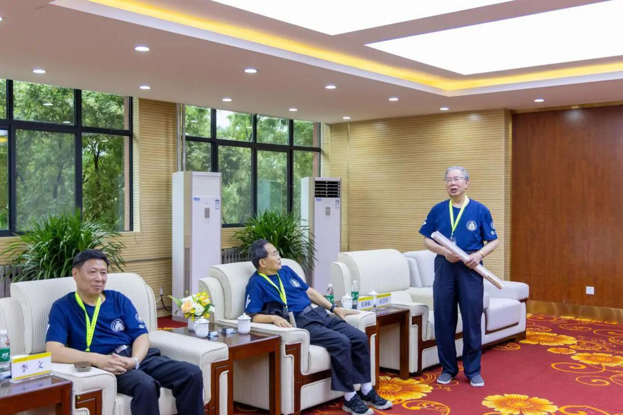 “爱我中华”青年大汇聚火车团历史文化探索之旅抵陕 省政协副主席杨冠军在明德学院会见成员代表 “爱我中华”青年大汇聚火车团历史文化探索之旅抵陕 省政协副主席杨冠军在明德学院会见成员代表